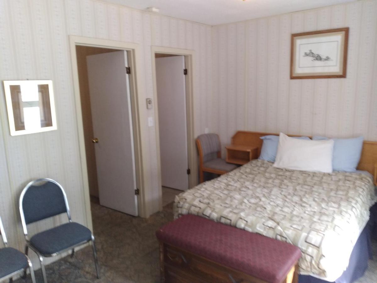Appletree Inn Radium Hot Springs Exterior foto