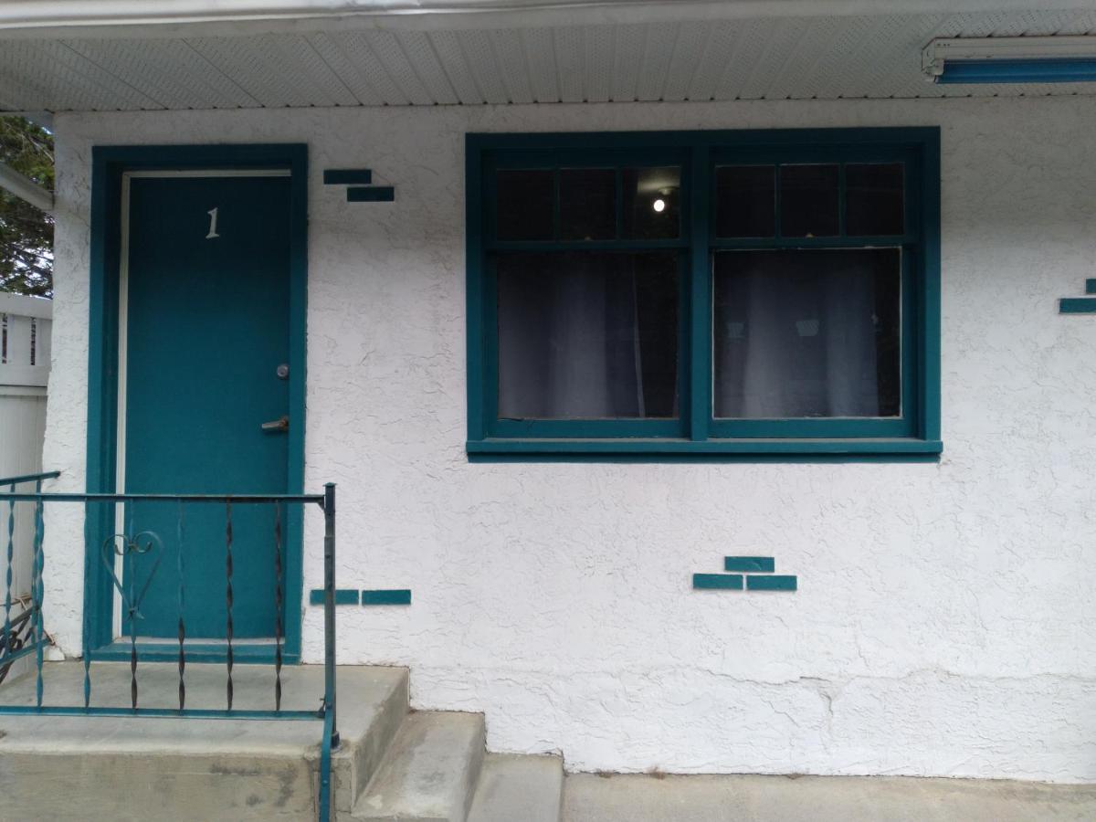 Appletree Inn Radium Hot Springs Exterior foto