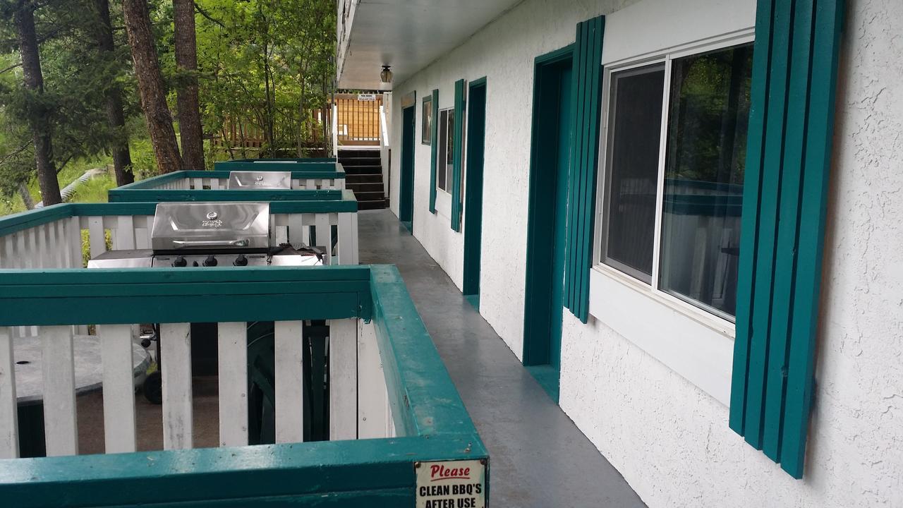 Appletree Inn Radium Hot Springs Exterior foto